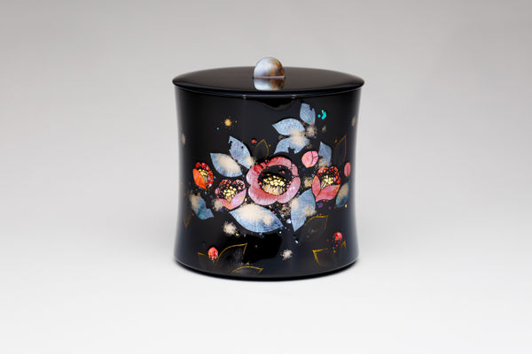 Onihira Keiji, Box in Design with Raden “Getsumei (Moonlit Radiance)", 2006