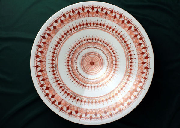 MASAYASU MITSUKE Untitled 2005 Kutani ware, akae (red enameled) ø47 x 10cm