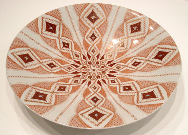 MASAYASU MITSUKE Untitled 2007 Kutani ware, akae (red enameled) ø47 x 10cm