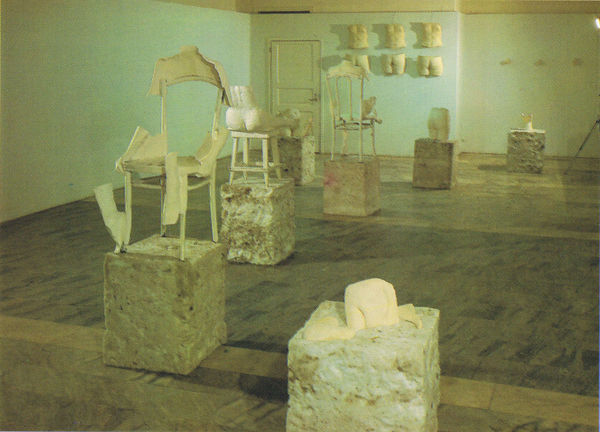 Выставка работ П. Кокс, А. Чижовой и С. Сохранской "Следы на подиуме" Общий вид