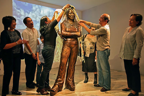 Bronze sculpture of Pacita Abad unveiled for artist’s 10th death anniversary