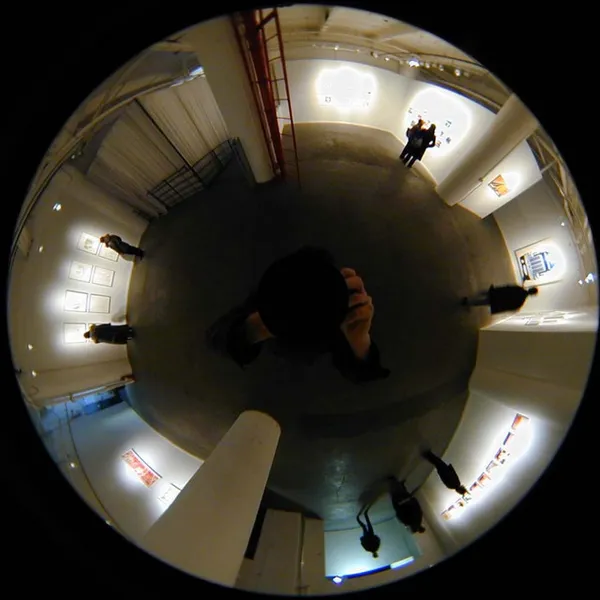 Luc Courchesne, 01/01/27-3 (Brooklyn), still photograph from the Panoscopic Journal, 2000-2002, archival digital print and rotational device mounted under glass, 25 cm diam. edition of 6