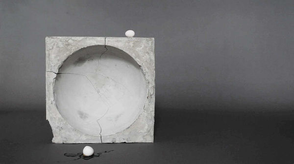 Fatma Bucak, It Was Not Able to Prevent the Fall, 2013, Video