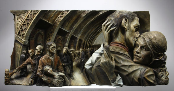 Station Lovers Bronze 51 x 110 x 28 cm