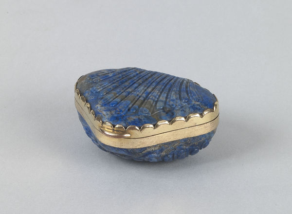 SHELL SNUFF BOX, ITALY, FIRST HALF 18TH CENTURY