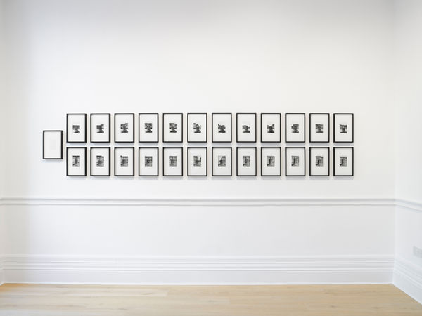 Victor BURGIN 1941 - Basilica I, 2006 24 black and white photographs plus one text, printed 2018 Each image: 12 x 8 cm Each frame: 30 x 20 cm Overall dimensions: 66 x 332 cm Edition of 3 plus 2 APs