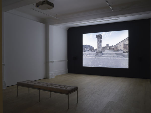 Victor BURGIN 1941 - Voyage to Italy , 2006 Single screen digital video projection with sound Dimensions variable (VBU053)