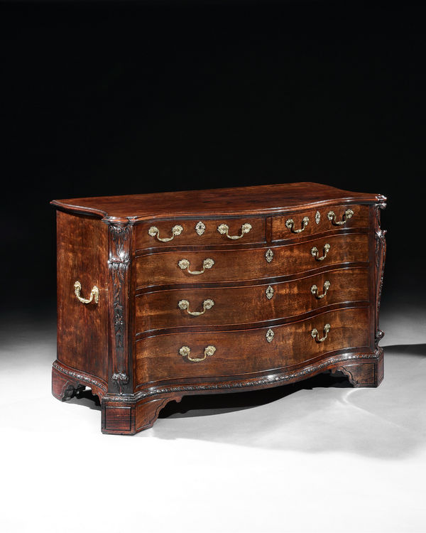 A GEORGE III MAHOGANY COMMODE