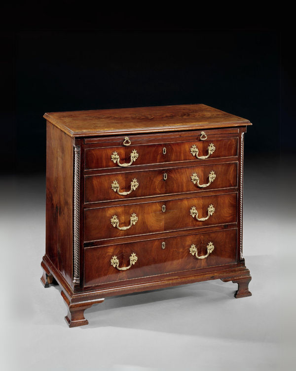 A GEORGE III MAHOGANY CHEST OF DRAWERS