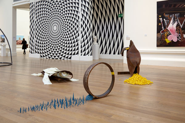 Fiona Bundy (foreground)