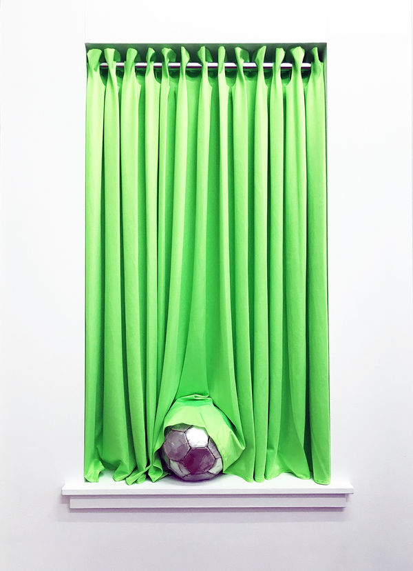 Lou Hubbard, Curtain at the ball, 2019