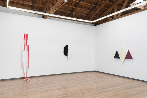 Reuven Israel: W.A.L.L. (Wooden Arrangeable Linear Lamellations), installation view, Shulamit Nazarian, Los Angeles, September 18 – October 30, 2021.