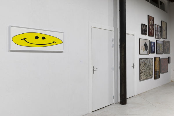 Vue de l'exposition "Printed" à l'atelier TCHIKEBE à Marseille, dans ses nouveaux locaux de la rue Duverger avec des éditions inédites de Claude Closky, Anne-Valérie Gasc, Jean-Luc Moulène, Bruno Peinado et Julien Prévieux.