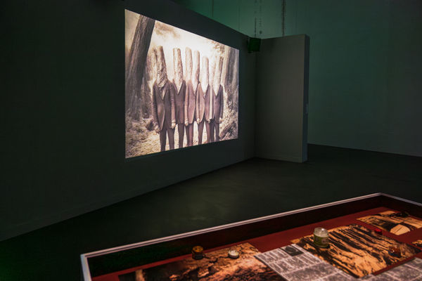 藝術家吳其育現正於高雄市立美術館參展「山演算」