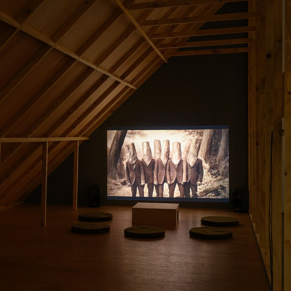 藝術家吳其育現正於臺中市立美術館參展「萬物的邀約」