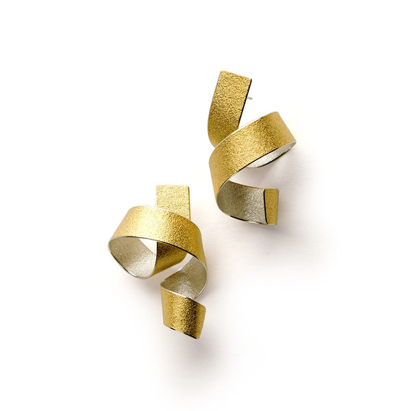 Sculptural Earrings by Ute Decker, artist jewellery. Exhibition of contemporary jewellery and contemporary silver, Goldsmiths’ Fair 2023, London exhibitions.