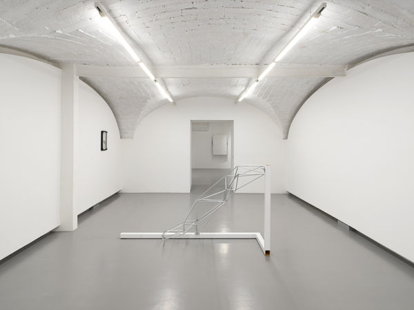 Installation View | Fabrizio Prevedello, Distanza, curated by Gabriele Tosi, z2o Sara Zanin, 2025. Ph.Dario Lasagni