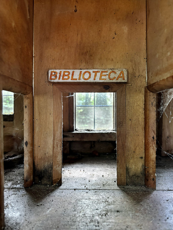 Silvia Camporesi, Unheimlich #2, 2025, Inkjet print on Hahnemühle FineArt Pearl paper mounted on Dibond, painted wooden frame, UV70 museum glass. Edition: 1/5 + 2 A.P. cm 40 x 30 (framed: cm 44 x 34) Courtesy of the artist and z2o Sara Zanin