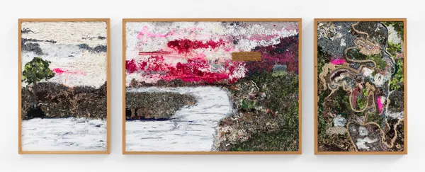 Laura Villarosa Sem título, 2026 Fios, resina e aquarela 106 x 280 cm