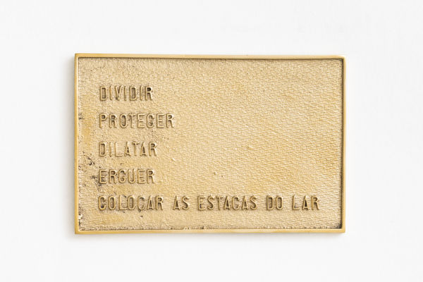 Ivan Grilo Dividir, proteger, dilatar, erguer, colocar, 2025 Bronze 13 x 20 cm