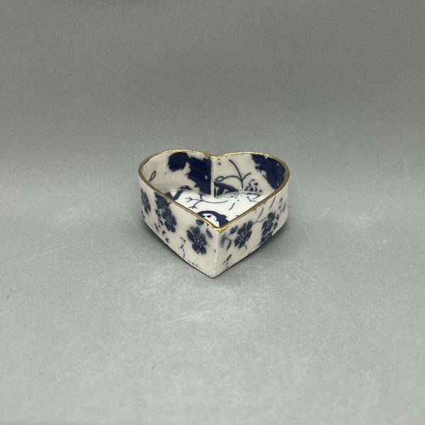Janine Roper ceramic heart shaped tray with blue floral design and gold rim