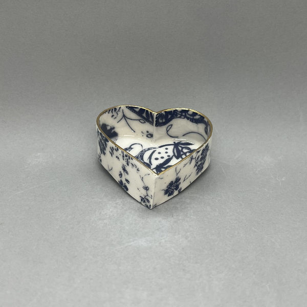 Janine Roper ceramic heart shaped tray with blue floral design and gold rim