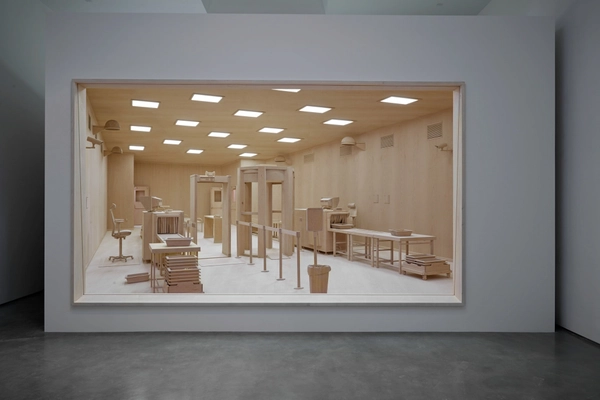 Roxy Paine, Checkpoint, 2014