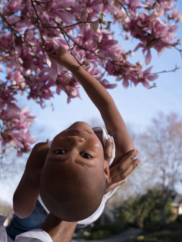 Lucas Foglia, Osei lifting Omari, Atlanta, Georgia, 2019