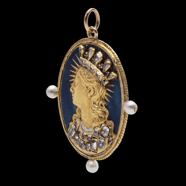 Pendant with Virgin Mary as Queen of Heaven
