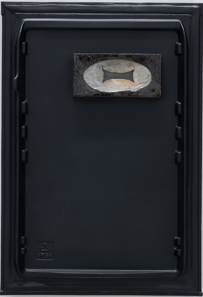 Monika Grabuschnigg Single Fridge (Tissue Box), 2023 Glazed ceramic, aluminum mesh 76 x 53 x 11 cm 30 x 20 3/4 x 4 1/4 in