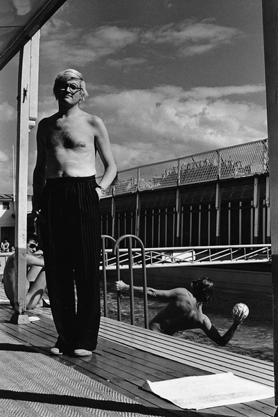 Helmut Newton, David Hockney, Piscine Royale, Paris, 1975