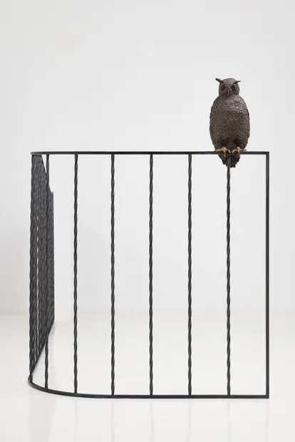 Elizabeth Jaeger&rsquo;s 'Rail (Flaco)' (2024) is a poignant ceramic and bronze sculpture inspired by the true story of Flaco, a...