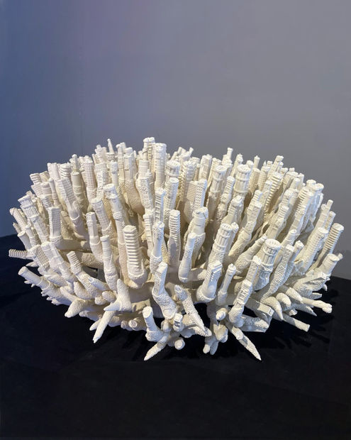 L E A N D R O E R L I C H &ldquo;White Coral&rdquo;, 2025 resina resin 40 x...