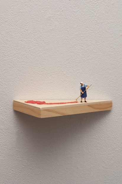 L I L I A N A P O R T E R &ldquo;To Sweep Red&rdquo;, 2024 madeira, resina e...