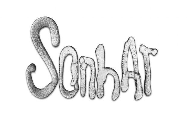 R O B W Y N N E &ldquo;Sonhar&rdquo;, 2025 vidro derramado e espelhado poured and mirrored glass 56 x...