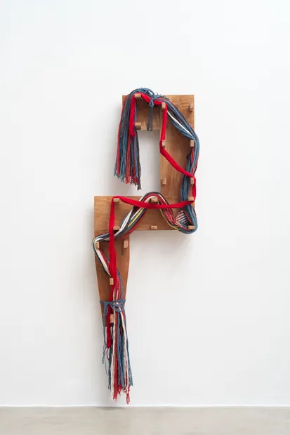 A N T O N I O P I C H I L L Á “Kukulkan”, 2023 madeira e fios...