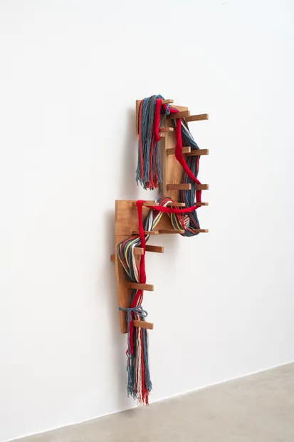 A N T O N I O P I C H I L L Á “Kukulkan”, 2023 madeira e fios...