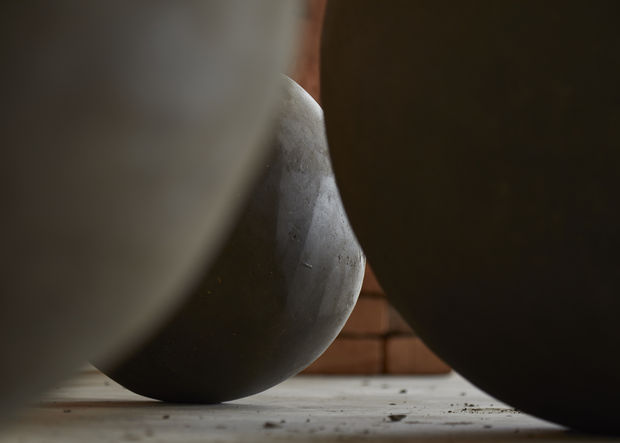 No Brasil pela primeira vez, uma das s&eacute;ries mais emblem&aacute;ticas de Bosco Sodi, &ldquo;Perfect Bodies&rdquo;, traz esferas produzidas a partir...