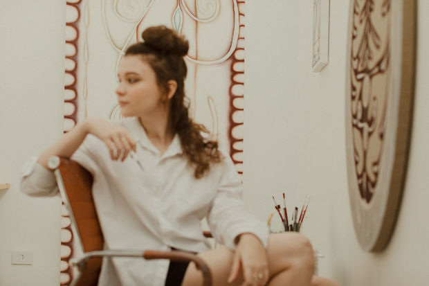 Amanda Fahur (1998, Maringá, Paraná, Brazil) is a visual artist, and since 2016 has dedicated herself to painting, drawing, sculpture...