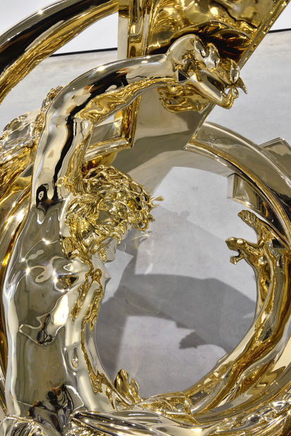 The impeccable work alongside the use of advanced industrial technologies in the making of objects made it possible to Delvoye...