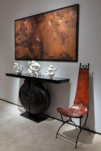 François & Sido Thévenin Set of 5 chairs, c. 1970 H. 126 x 46 x 46 cm François Cante-Pacos Bouclier...