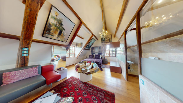 Suite Arcelin, Elegance and Architectural Perspective