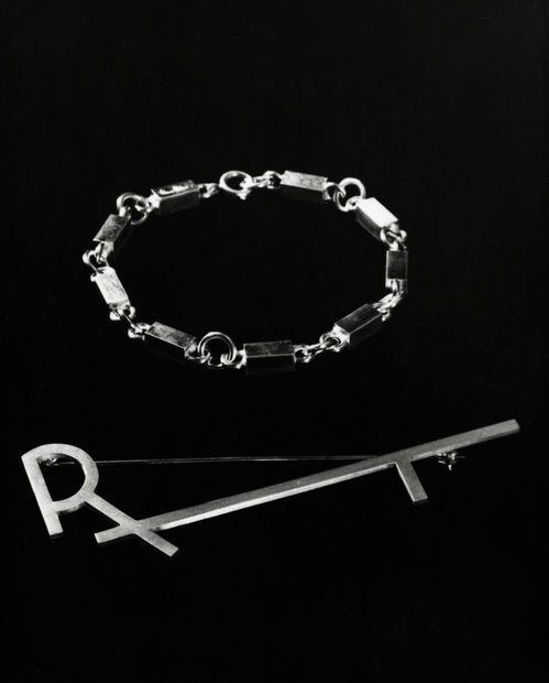 1941 Nordiska Kompaniet holds an exhibition of Wiwen Nilsson&rsquo;s works. In a review in the Swedish daily newspaper Sydsvenska Dagbladet,...