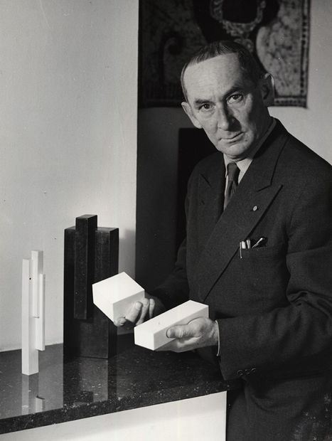 Wiwen Nilsson with his sculptures.