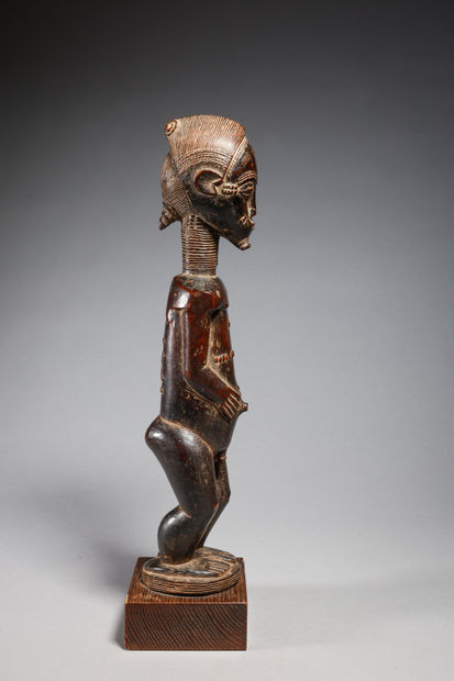 Statue Baoule Côte d’ivoire 40 cm Provenance: Lucien Van de Velde, Anvers. Helmut Gernsheim, Lugano. Georges Frederick Keller, New York....