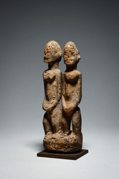 Jumeaux Dogon Mali 21 cm Provenance: Acquis chez Pierre Robin en 1983 Collection belge.