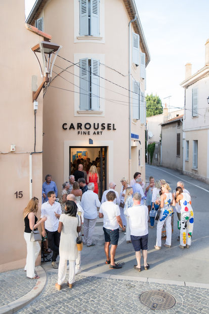 Exterior of contemporary art gallery located in Saint Tropez, Carousel Fine Art.