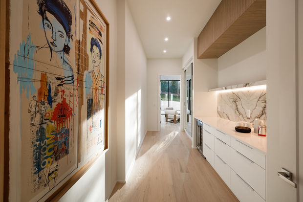 Symbiotic Relationship Between Interior Design and Art