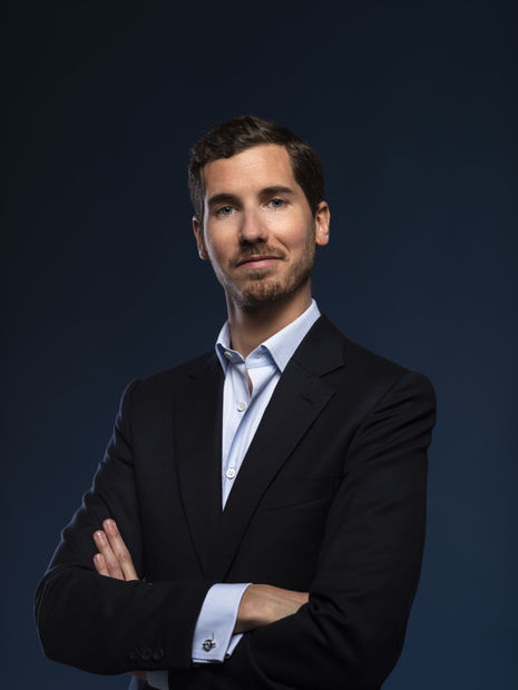 Established in 2010 and based in Paris, the Oscar Graf Gallery specializes in European and American furniture and works of...