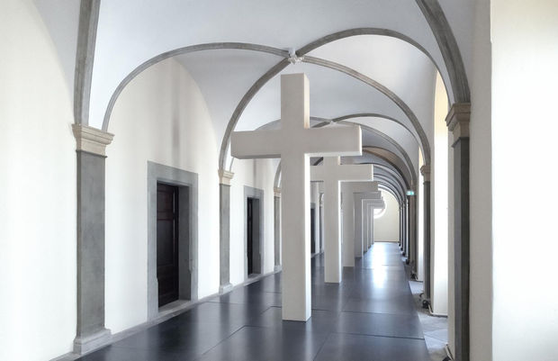 Ab diesem Sommer werden sie im zentralen Innenhof von Schloss Derneburg und im angrenzenden Kreuzgang errichtet sein, als erste öffentliche...